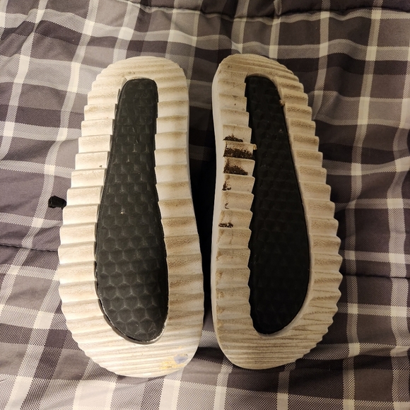 Fresh Nike Slides - Picture 4 of 4